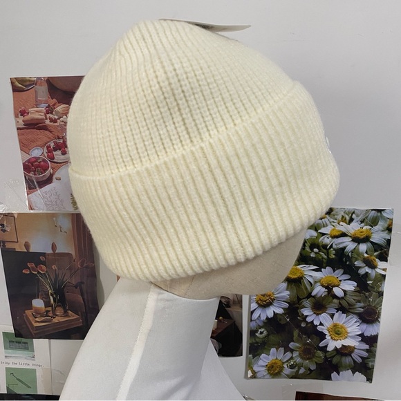 ALO Yoga Cream Ribbed Beanie - Picture 4 of 5